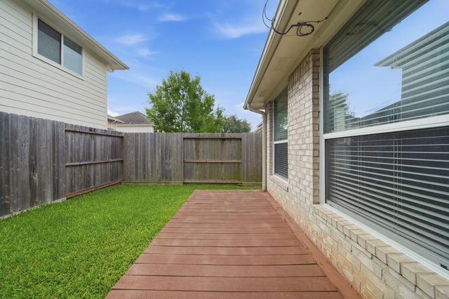 1631 Crescent Shores Lane, Pasadena, TX 77586