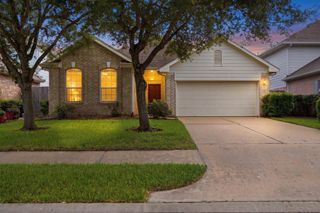 1631 Crescent Shores Lane, Pasadena, TX 77586