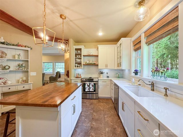 325 Evergreen View Parkway, Port Angeles, WA 98363