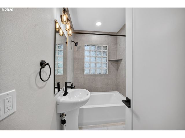 4705 Ne 110th, Portland, OR 97220
