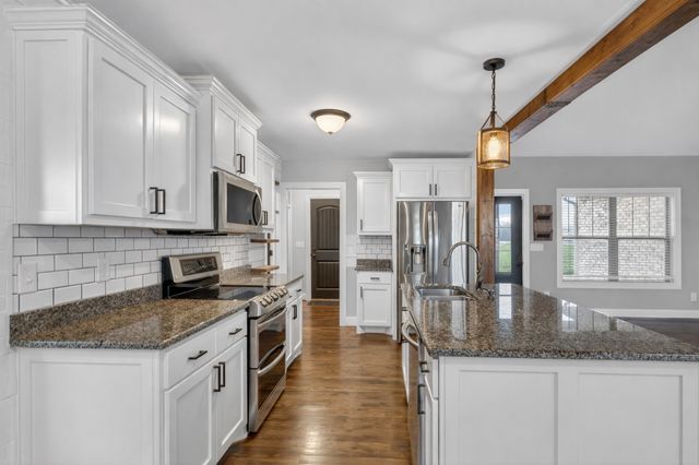 109 Oak Dr, Portland, TN 37148