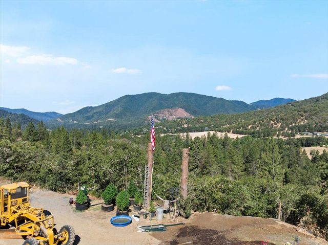 1050 Wards Creek Road, Rogue River, OR 97537