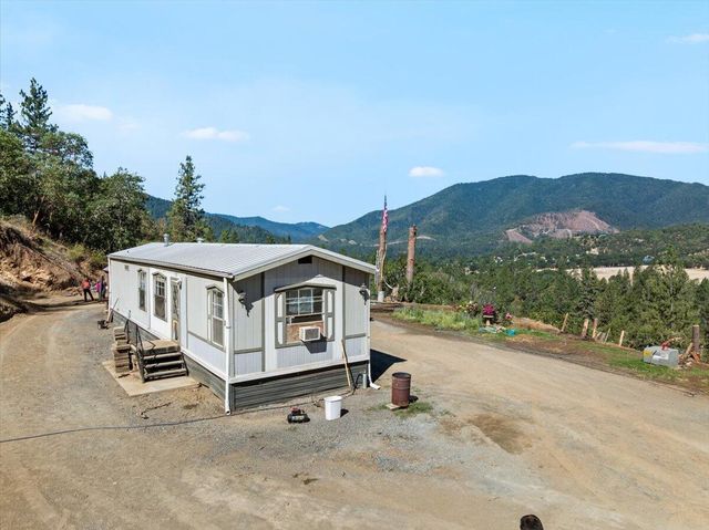 1050 Wards Creek Road, Rogue River, OR 97537
