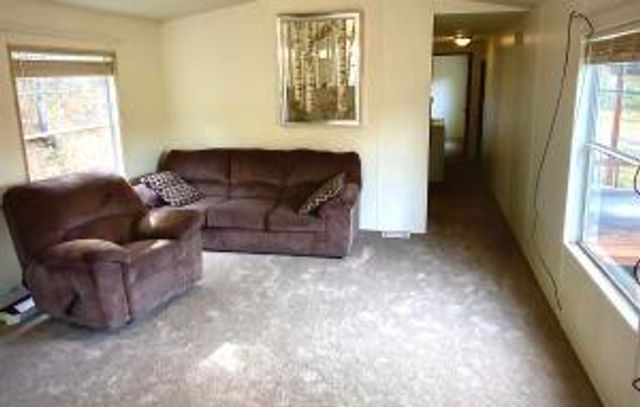 1050 Wards Creek Road, Rogue River, OR 97537