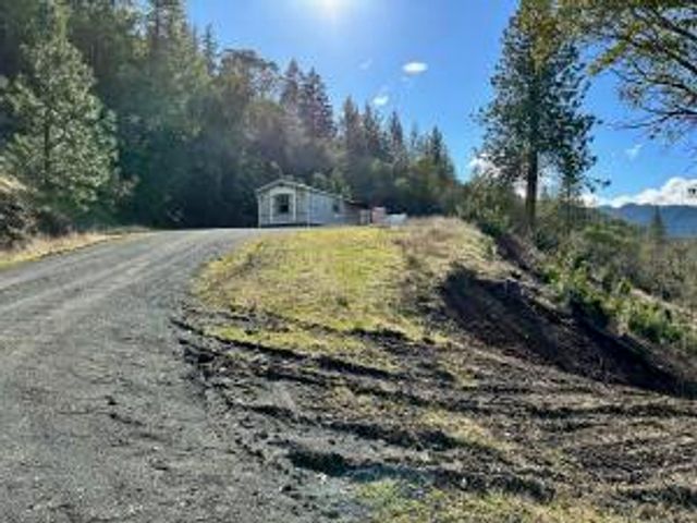 1050 Wards Creek Road, Rogue River, OR 97537