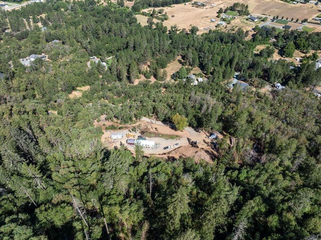 1050 Wards Creek Road, Rogue River, OR 97537