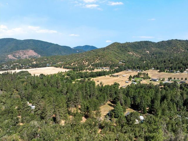 1050 Wards Creek Road, Rogue River, OR 97537