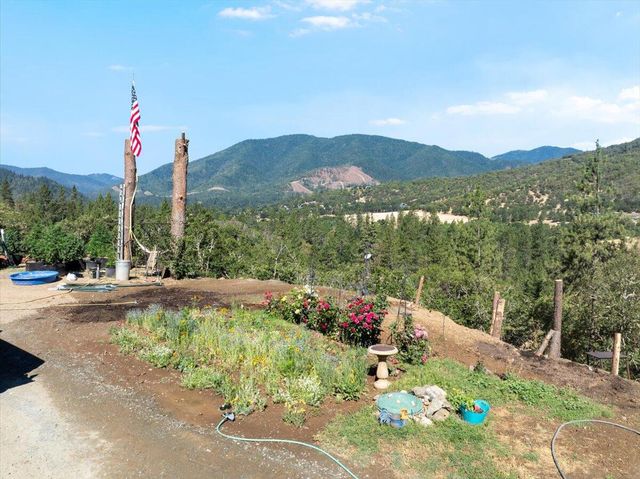 1050 Wards Creek Road, Rogue River, OR 97537