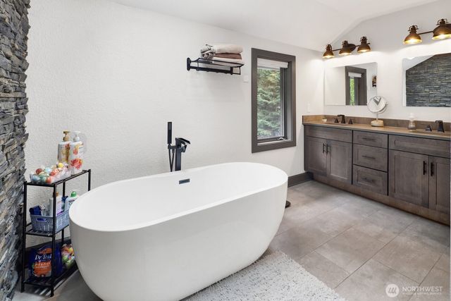 1872 Governor Road, Bellingham, WA 98229