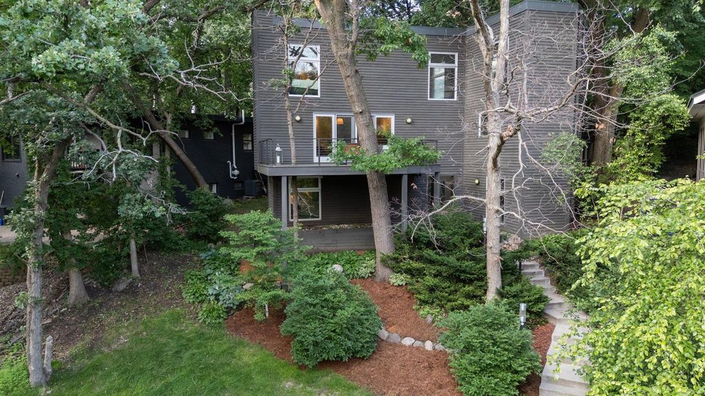 1921 Ewing Avenue S, Minneapolis, MN 55416