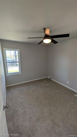 3605 Jackson Boulevard, White Lake, MI 48383