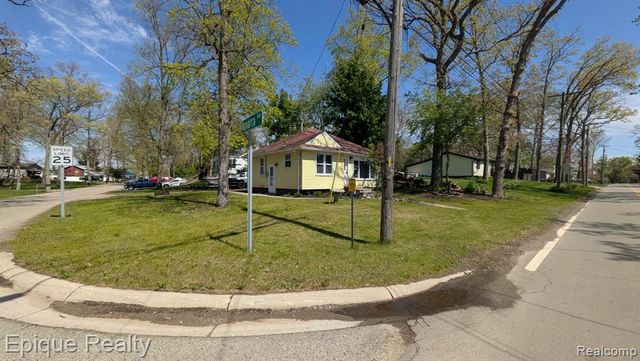 3605 Jackson Boulevard, White Lake, MI 48383