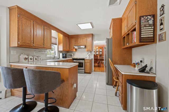 19 Woodside Way, Bristol, CT 06010