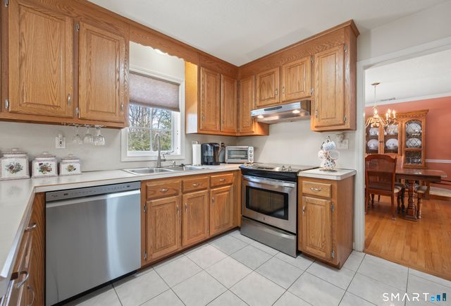 19 Woodside Way, Bristol, CT 06010