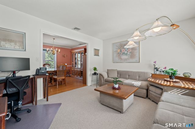 19 Woodside Way, Bristol, CT 06010