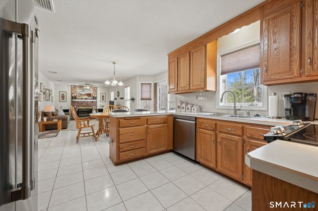 19 Woodside Way, Bristol, CT 06010