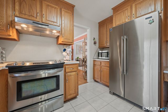 19 Woodside Way, Bristol, CT 06010