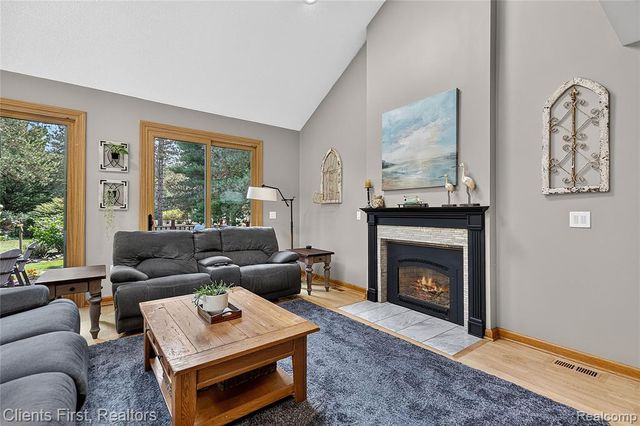 9022 Kingston Court, Pinckney, MI 48169