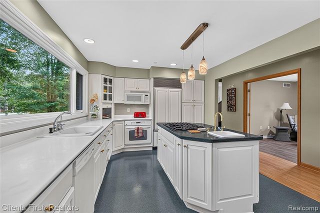 9022 Kingston Court, Pinckney, MI 48169