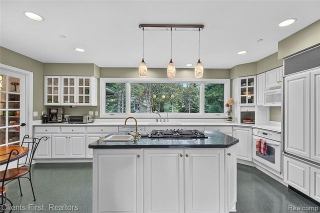 9022 Kingston Court, Pinckney, MI 48169