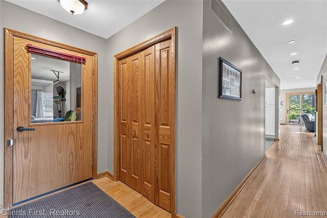 9022 Kingston Court, Pinckney, MI 48169