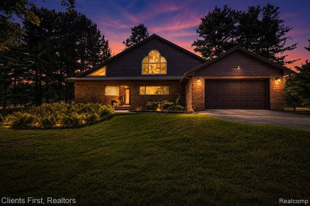 9022 Kingston Court, Pinckney, MI 48169