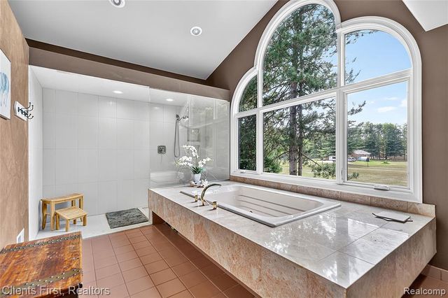 9022 Kingston Court, Pinckney, MI 48169