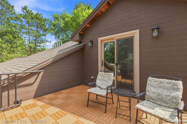 9022 Kingston Court, Pinckney, MI 48169