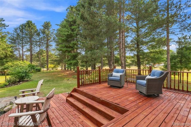 9022 Kingston Court, Pinckney, MI 48169