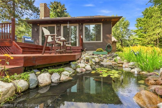 9022 Kingston Court, Pinckney, MI 48169
