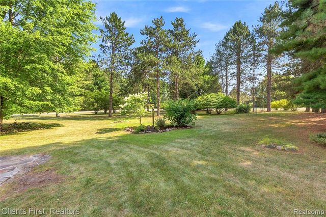 9022 Kingston Court, Pinckney, MI 48169