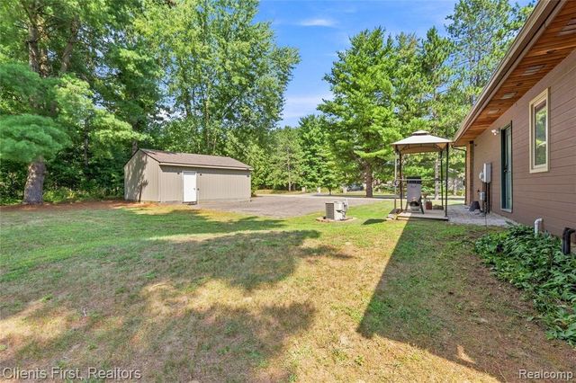 9022 Kingston Court, Pinckney, MI 48169