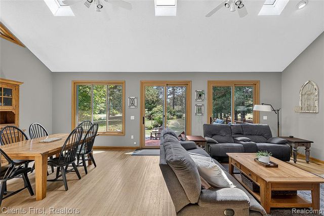 9022 Kingston Court, Pinckney, MI 48169