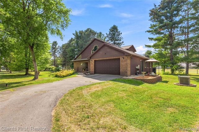 9022 Kingston Court, Pinckney, MI 48169