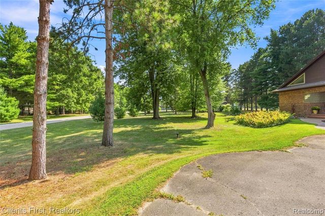 9022 Kingston Court, Pinckney, MI 48169