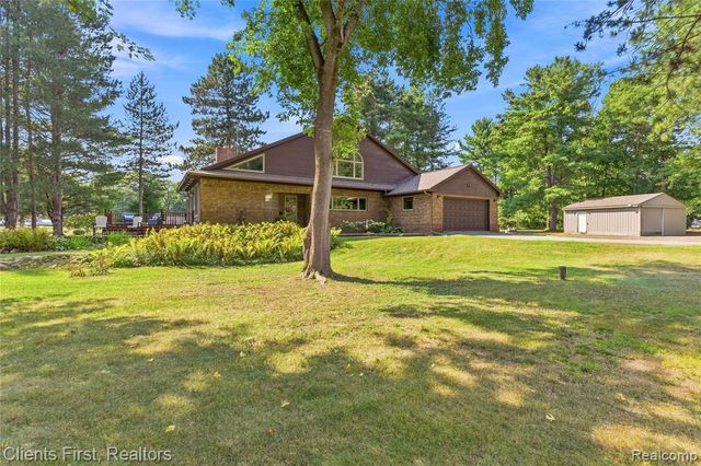 9022 Kingston Court, Pinckney, MI 48169