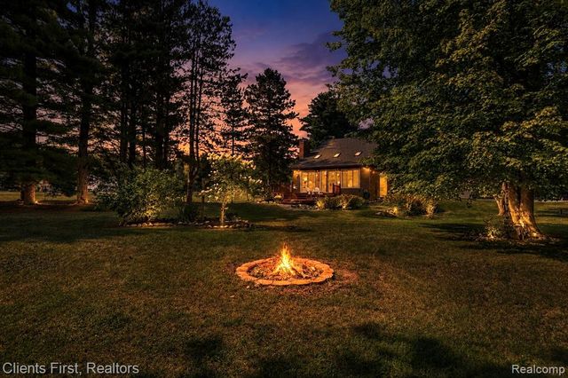 9022 Kingston Court, Pinckney, MI 48169