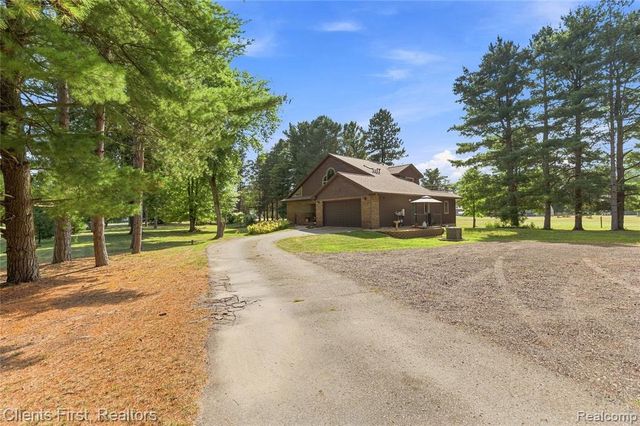 9022 Kingston Court, Pinckney, MI 48169
