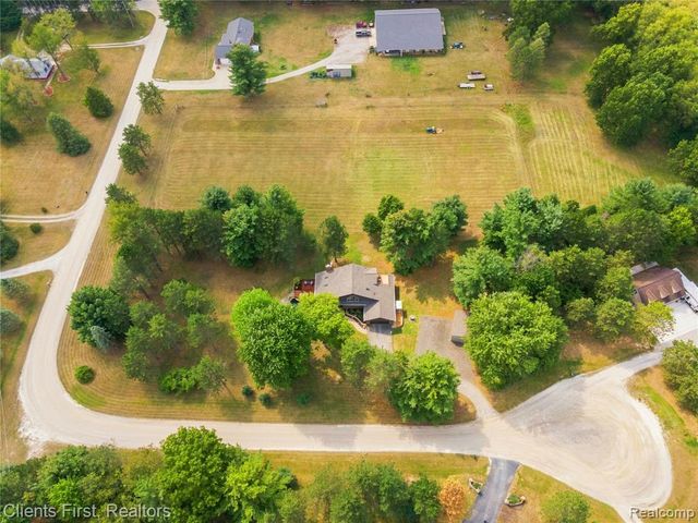 9022 Kingston Court, Pinckney, MI 48169