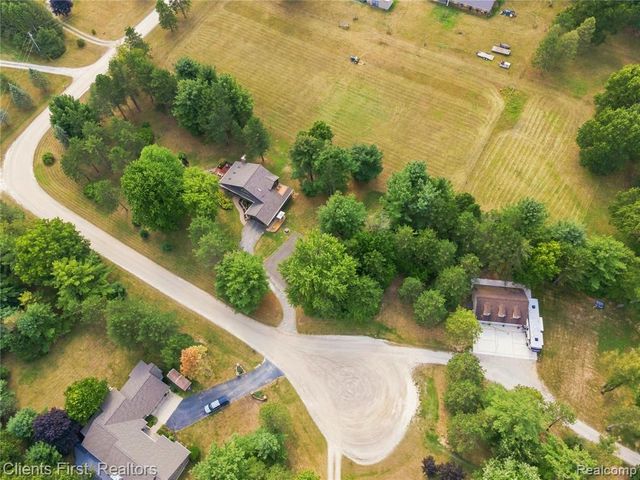 9022 Kingston Court, Pinckney, MI 48169