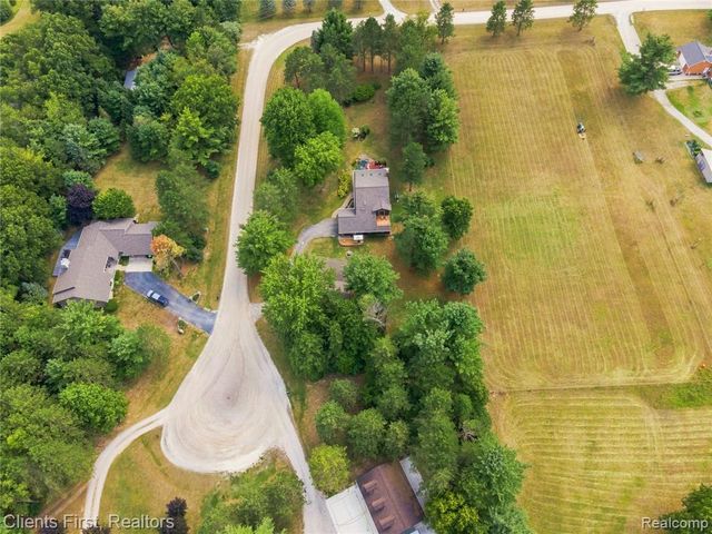 9022 Kingston Court, Pinckney, MI 48169