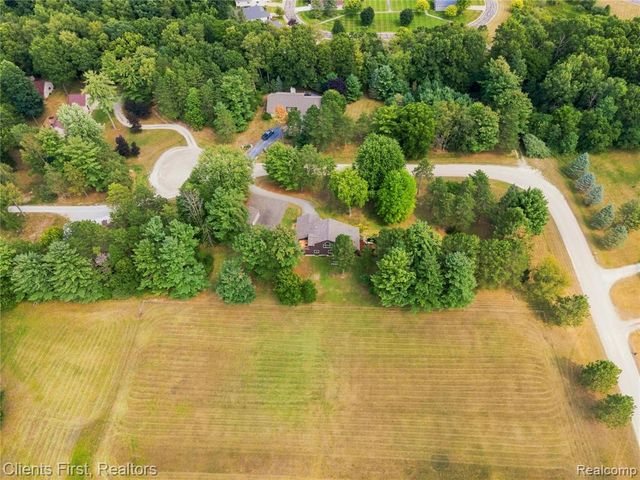 9022 Kingston Court, Pinckney, MI 48169