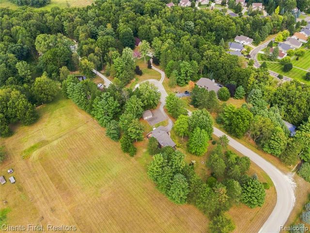 9022 Kingston Court, Pinckney, MI 48169
