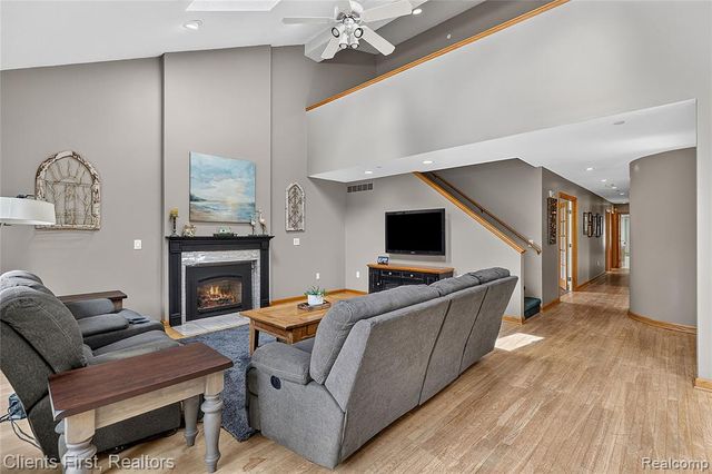 9022 Kingston Court, Pinckney, MI 48169