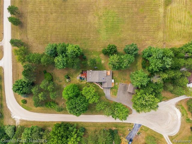 9022 Kingston Court, Pinckney, MI 48169