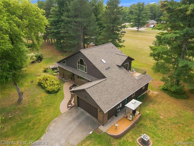 9022 Kingston Court, Pinckney, MI 48169