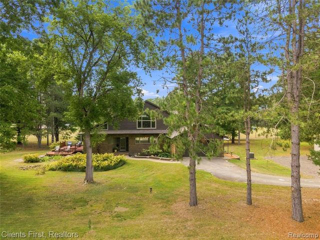 9022 Kingston Court, Pinckney, MI 48169