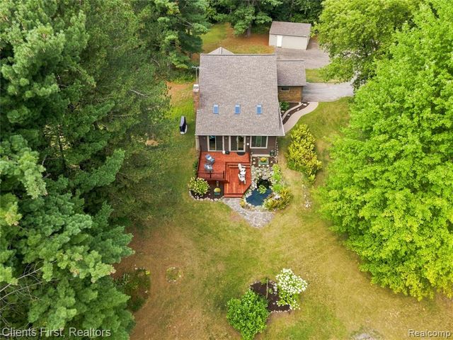 9022 Kingston Court, Pinckney, MI 48169