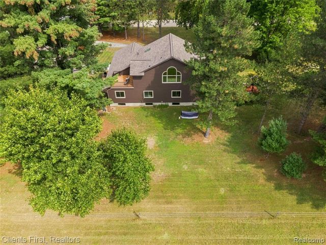 9022 Kingston Court, Pinckney, MI 48169
