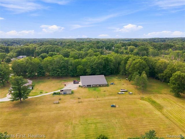 9022 Kingston Court, Pinckney, MI 48169